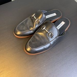 Steve Madden Men’s 9 Black mule slipper worn